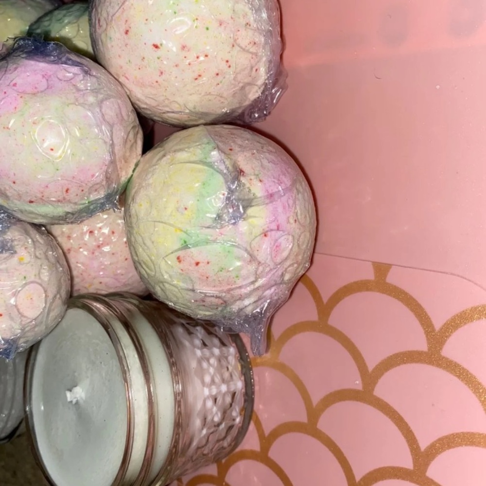 Gift Set - Picture 2 of 3